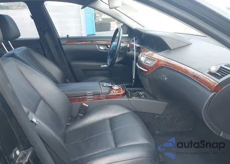 2008 Mercedes-Benz S 550 z USA, uszkodzony, nr VIN WDDNG71X88A184654